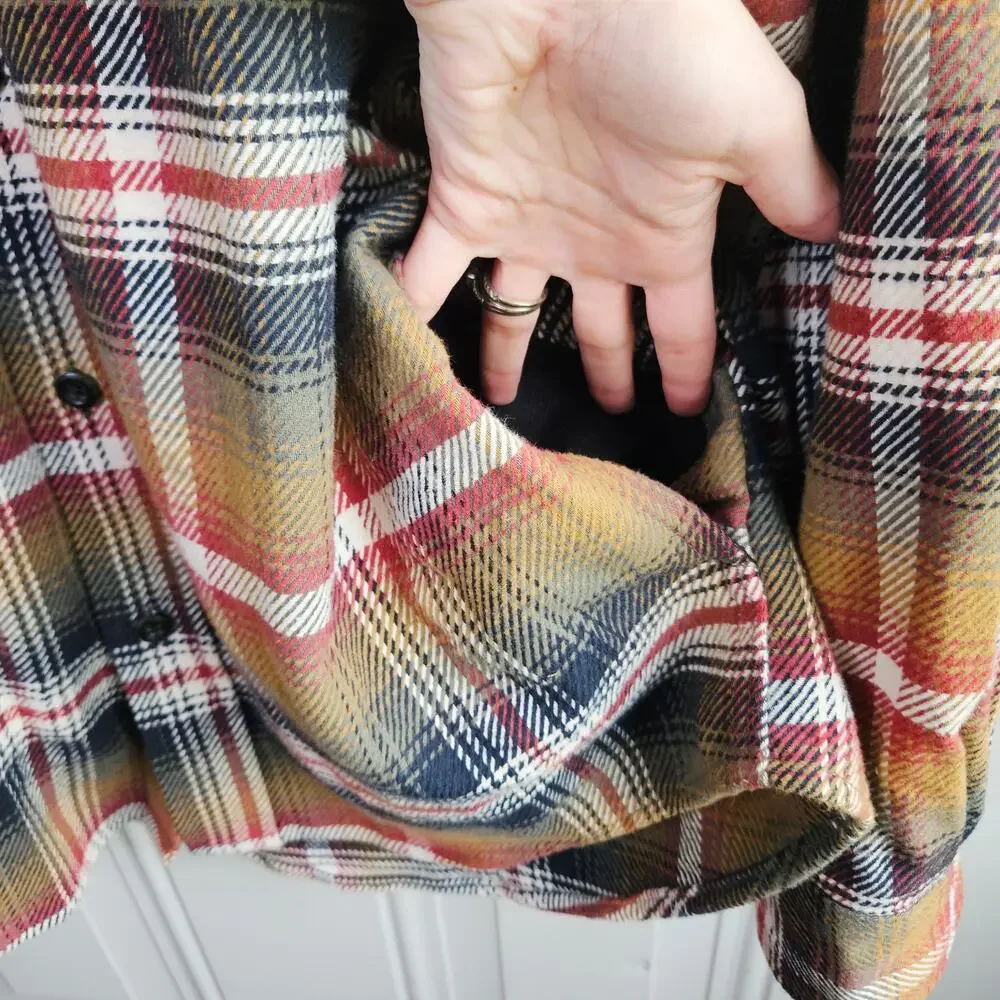 Orvis Flannel Sweater Button UP Brown Red Plaid Print Size Medium Button Pockets
